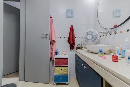 Apartamento à venda com 110m², 3 quartos e sem vaga Apartamento à venda com 110m², 3 quartos e sem vagaBanheiro Social
