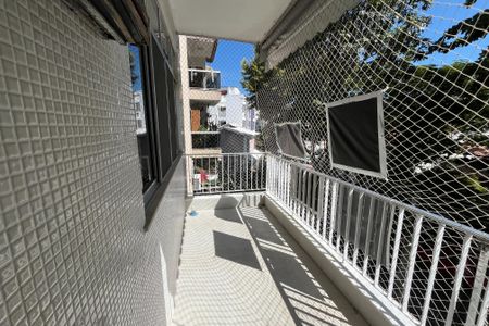 Apartamento à venda com 90m², 2 quartos e 2 vagas Apartamento à venda com 90m², 2 quartos e 2 vagasVaranda