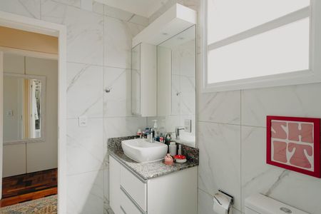 Apartamento à venda com 76m², 2 quartos e sem vaga Apartamento à venda com 76m², 2 quartos e sem vagaBanheiro Corredor