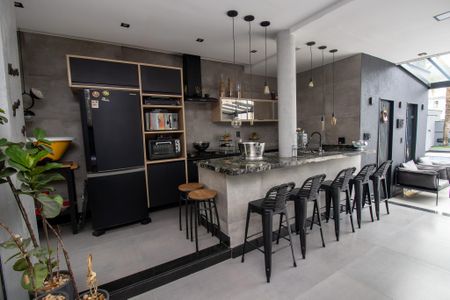 Casa de condomínio à venda com 320m², 6 quartos e 1 vaga Casa de condomínio à venda com 320m², 6 quartos e 1 vagaÁrea externa