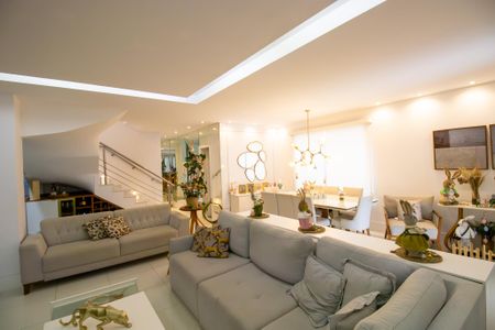 Casa de condomínio à venda com 320m², 6 quartos e 1 vaga Casa de condomínio à venda com 320m², 6 quartos e 1 vagaSala