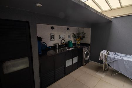 Casa de condomínio à venda com 320m², 6 quartos e 1 vaga Casa de condomínio à venda com 320m², 6 quartos e 1 vagaÁrea de Serviço