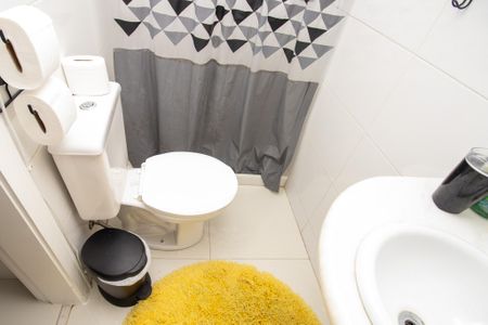 Casa de condomínio à venda com 320m², 6 quartos e 1 vaga Casa de condomínio à venda com 320m², 6 quartos e 1 vagaBanheiro quarto 5