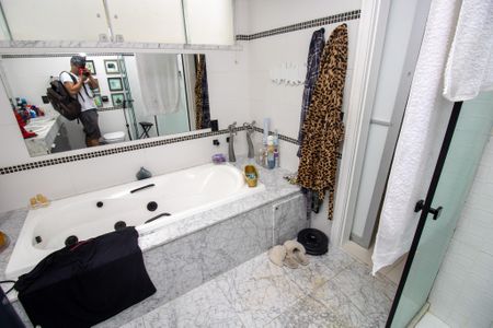 Casa de condomínio à venda com 320m², 6 quartos e 1 vaga Casa de condomínio à venda com 320m², 6 quartos e 1 vagaBanheiro quarto 2