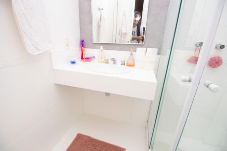 Casa de condomínio à venda com 320m², 6 quartos e 1 vaga Casa de condomínio à venda com 320m², 6 quartos e 1 vagaBanheiro quarto 4