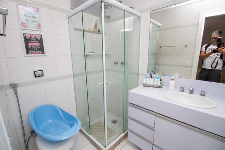 Casa de condomínio à venda com 320m², 6 quartos e 1 vaga Casa de condomínio à venda com 320m², 6 quartos e 1 vagaBanheiro quarto 3