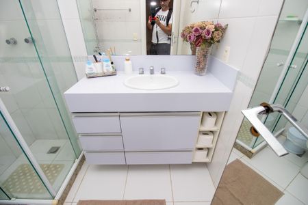 Casa de condomínio à venda com 320m², 6 quartos e 1 vaga Casa de condomínio à venda com 320m², 6 quartos e 1 vagaBanheiro quarto 3