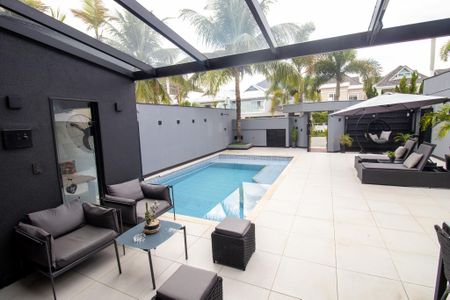 Casa de condomínio à venda com 320m², 6 quartos e 1 vaga Casa de condomínio à venda com 320m², 6 quartos e 1 vagaÁrea externa