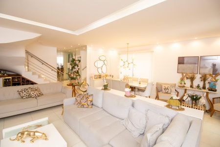 Casa de condomínio à venda com 320m², 6 quartos e 1 vaga Casa de condomínio à venda com 320m², 6 quartos e 1 vagaSala