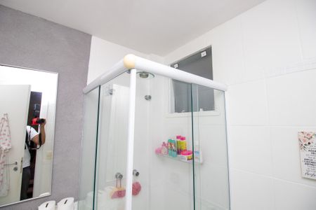 Casa de condomínio à venda com 320m², 6 quartos e 1 vaga Casa de condomínio à venda com 320m², 6 quartos e 1 vagaBanheiro quarto 4