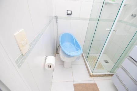 Casa de condomínio à venda com 320m², 6 quartos e 1 vaga Casa de condomínio à venda com 320m², 6 quartos e 1 vagaBanheiro quarto 3