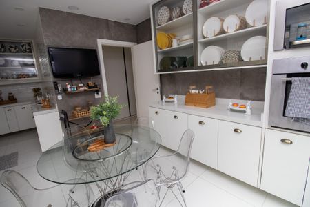 Casa de condomínio à venda com 320m², 6 quartos e 1 vaga Casa de condomínio à venda com 320m², 6 quartos e 1 vagaCozinha