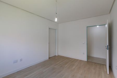 Casa à venda com 203m², 3 quartos e 4 vagasSuíte 1