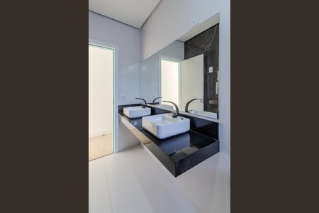 Casa à venda com 203m², 3 quartos e 4 vagasBanheiro da Suíte 2