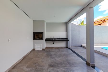 Casa à venda com 203m², 3 quartos e 4 vagasChurrasqueira