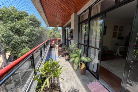 Apartamento à venda com 139m², 3 quartos e 2 vagasVaranda