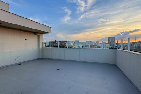 Apartamento à venda com 212m², 4 quartos e 4 vagas Apartamento à venda com 212m², 4 quartos e 4 vagasCobertura