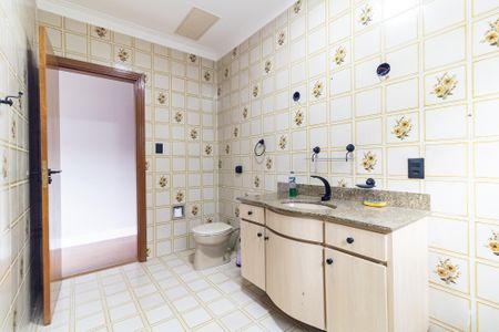 Casa à venda com 236m², 4 quartos e 3 vagasBanheiro da Suíte