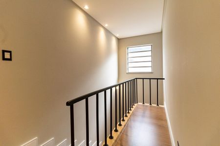 Casa à venda com 236m², 4 quartos e 3 vagasEscada