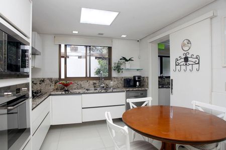 Apartamento à venda com 269m², 3 quartos e 4 vagasCozinha