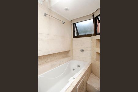 Apartamento à venda com 269m², 3 quartos e 4 vagasBanheiro do Quarto 1