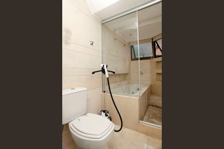 Apartamento à venda com 269m², 3 quartos e 4 vagasBanheiro do Quarto 1