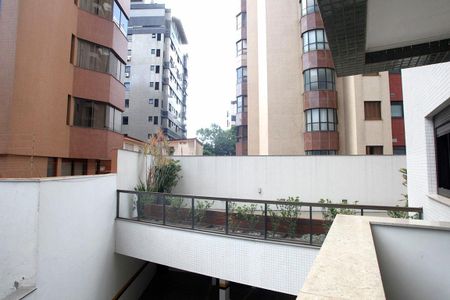 Apartamento à venda com 269m², 3 quartos e 4 vagasQuarto 1 Vista