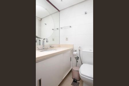 Apartamento à venda com 269m², 3 quartos e 4 vagasBanheiro do Quarto 2