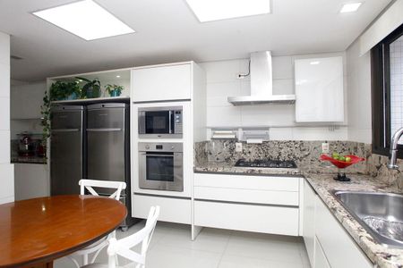 Apartamento à venda com 269m², 3 quartos e 4 vagasCozinha