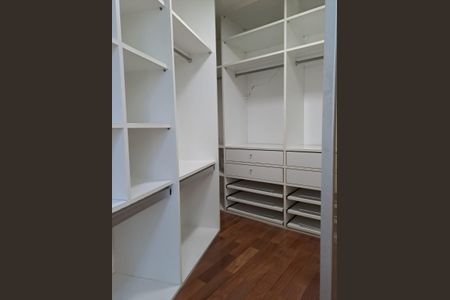 Casa de condomínio à venda com 295m², 3 quartos e 3 vagas