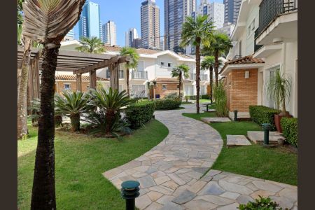 Casa de condomínio à venda com 295m², 3 quartos e 3 vagas