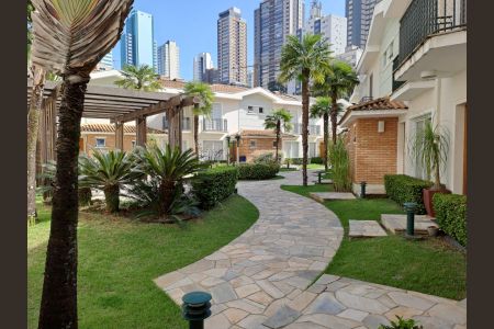 Casa de condomínio à venda com 295m², 3 quartos e 3 vagas