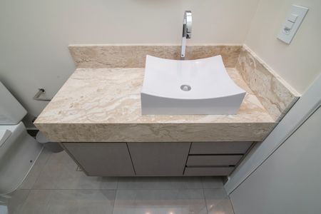 Casa de condomínio para alugar com 160m², 3 quartos e 4 vagasBanheiro Social