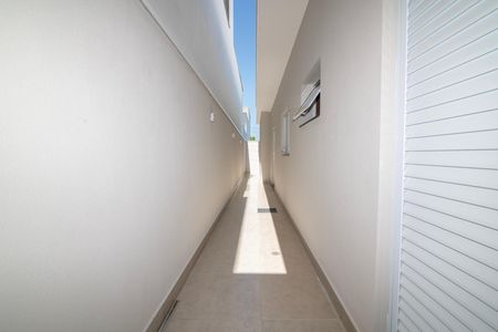 Casa de condomínio para alugar com 160m², 3 quartos e 4 vagasCorredor Lateral