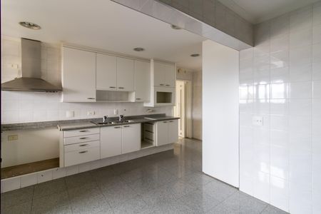 Apartamento para alugar com 130m², 3 quartos e 3 vagas Apartamento para alugar com 130m², 3 quartos e 3 vagasCozinha