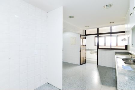Apartamento para alugar com 130m², 3 quartos e 3 vagasCozinha