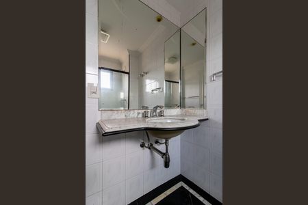Apartamento para alugar com 130m², 3 quartos e 3 vagas Apartamento para alugar com 130m², 3 quartos e 3 vagasBanheiro