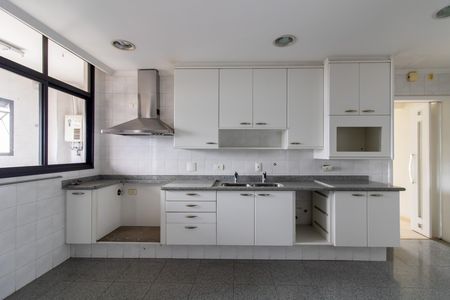 Apartamento para alugar com 130m², 3 quartos e 3 vagas Apartamento para alugar com 130m², 3 quartos e 3 vagasCozinha