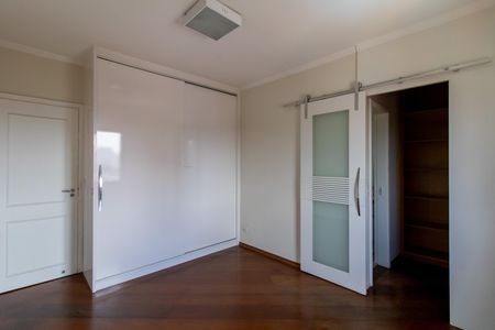 Apartamento para alugar com 130m², 3 quartos e 3 vagas Apartamento para alugar com 130m², 3 quartos e 3 vagasSuíte