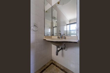Apartamento para alugar com 130m², 3 quartos e 3 vagas Apartamento para alugar com 130m², 3 quartos e 3 vagasBanheiro da Suíte