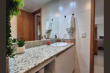 Apartamento à venda com 86m², 3 quartos e 2 vagasBanheiro social