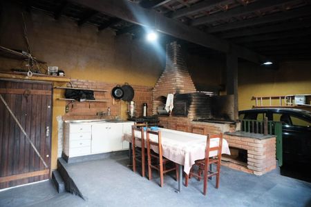 Casa à venda com 320m², 2 quartos e 1 vagaEdícula