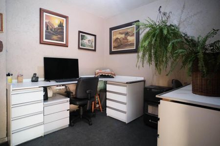 Casa à venda com 320m², 2 quartos e 1 vagaEscritório