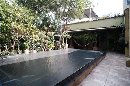 Casa à venda com 320m², 2 quartos e 1 vagaQuintal