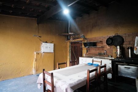 Casa à venda com 320m², 2 quartos e 1 vagaEdícula