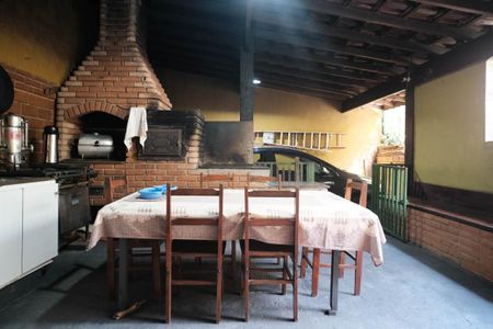 Casa à venda com 320m², 2 quartos e 1 vagaEdícula