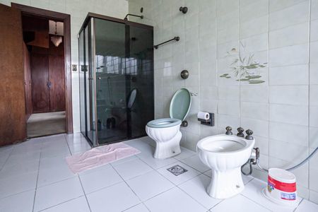 Casa para alugar com 1400m², 6 quartos e 6 vagasBanheiro da suíte 5