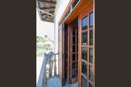 Casa para alugar com 1400m², 6 quartos e 6 vagasSacada da suíte 3