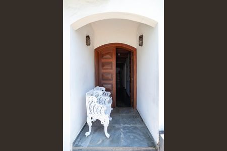 Casa para alugar com 1400m², 6 quartos e 6 vagasEntrada