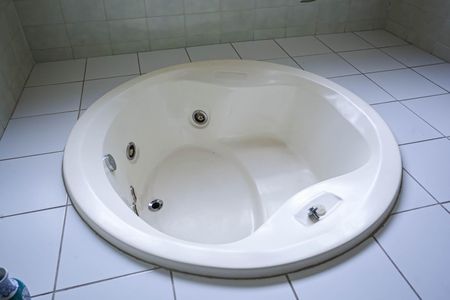 Casa para alugar com 1400m², 6 quartos e 6 vagasBanheiro da suíte 5